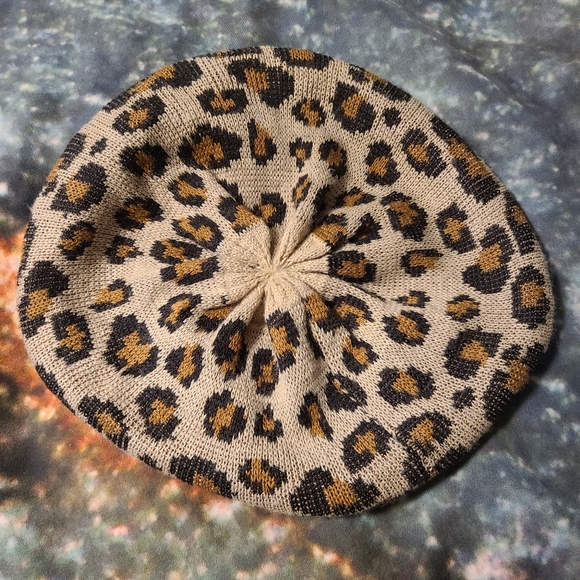 Leopard hat - Picture 2 of 2